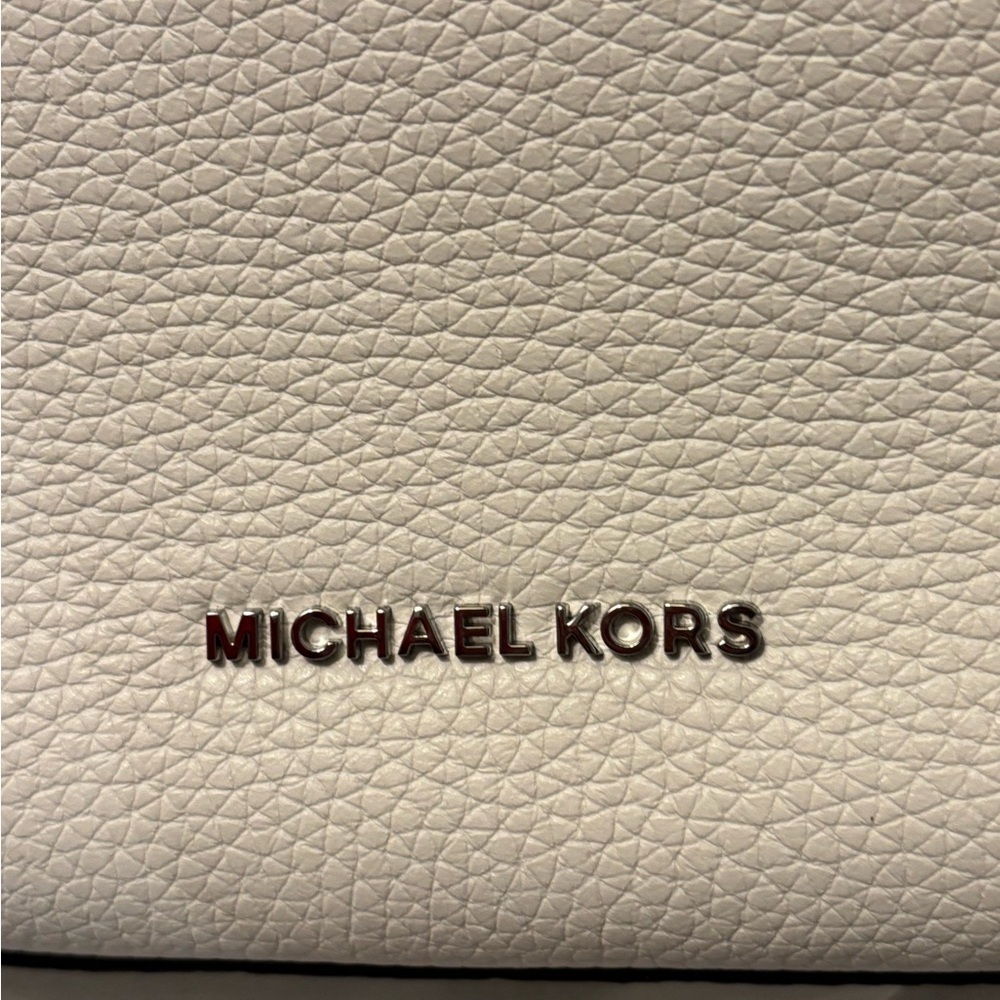 Brand new Michael Kors Large Pebbled Leather Shoulder Bag with tag on ! - Picture 7 of 14